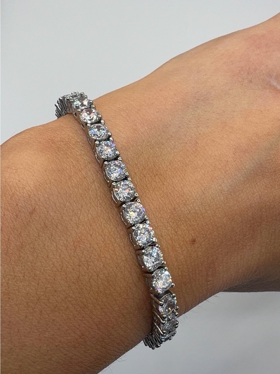 Genevive Jewelry Jewelry - Classic Adjustable Tennis Bracelet with CZ Stones Set in Silver